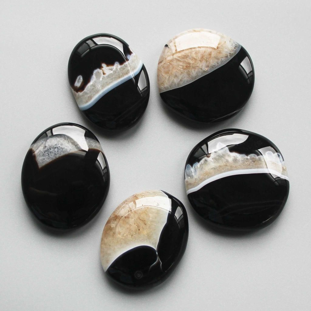 Black Agate With Quartz Smooth Stone 1.6 inch (0.8-1 x 3.5-4.5cm) A