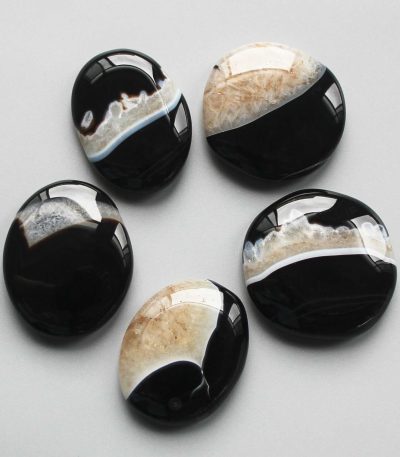 Black Agate With Quartz Smooth Stone 1.6 inch (0.8-1 x 3.5-4.5cm) A