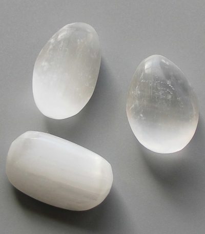 Selenite Satin Spar Tumble Stone 1 inch (2-3cm) A