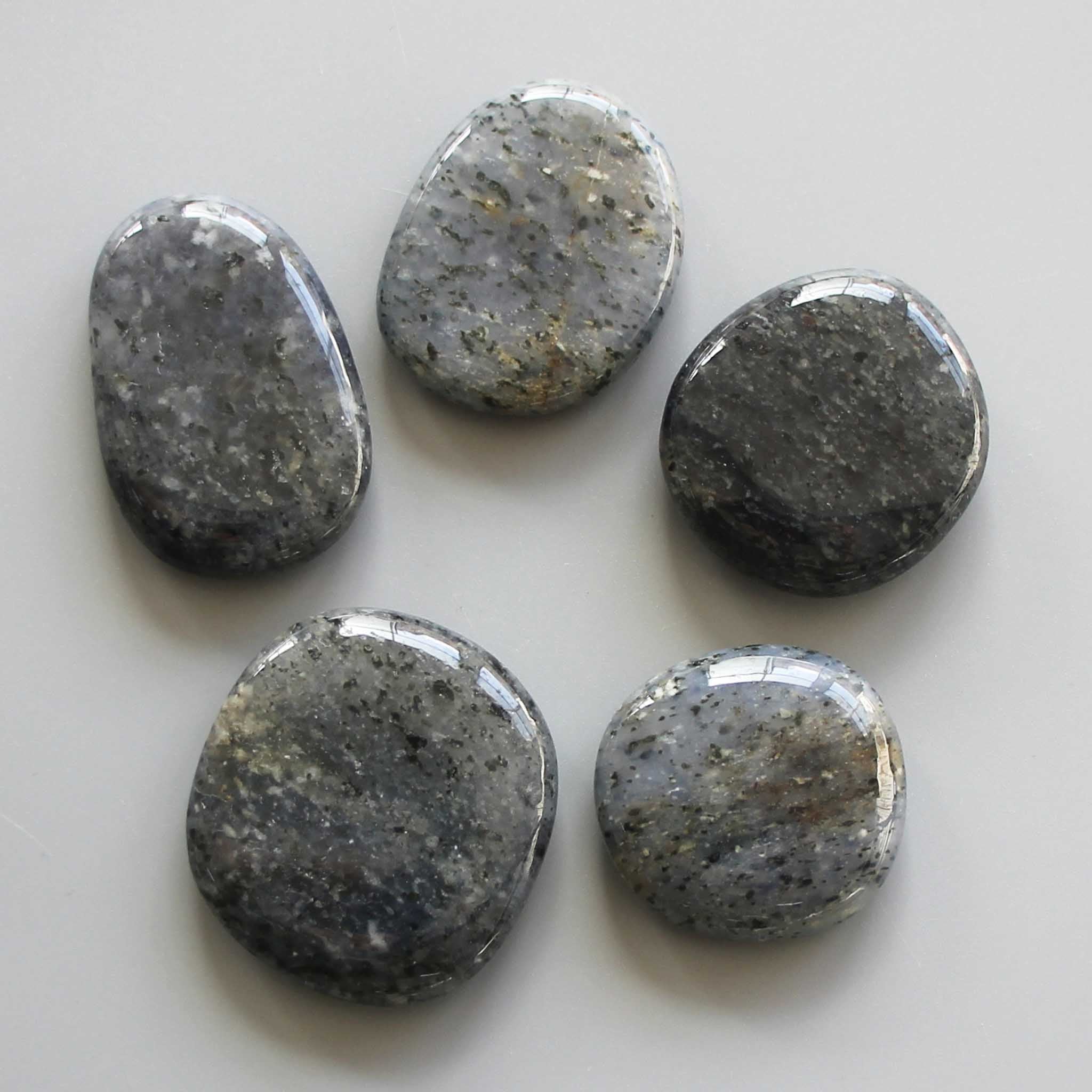 0ba65bd1ea9df01cc6c041d4f4248f1b-1 Blue Quartz With Black Spot Smooth Stone 1.6 inch (0.8-1 x 3.5-4.5cm) A