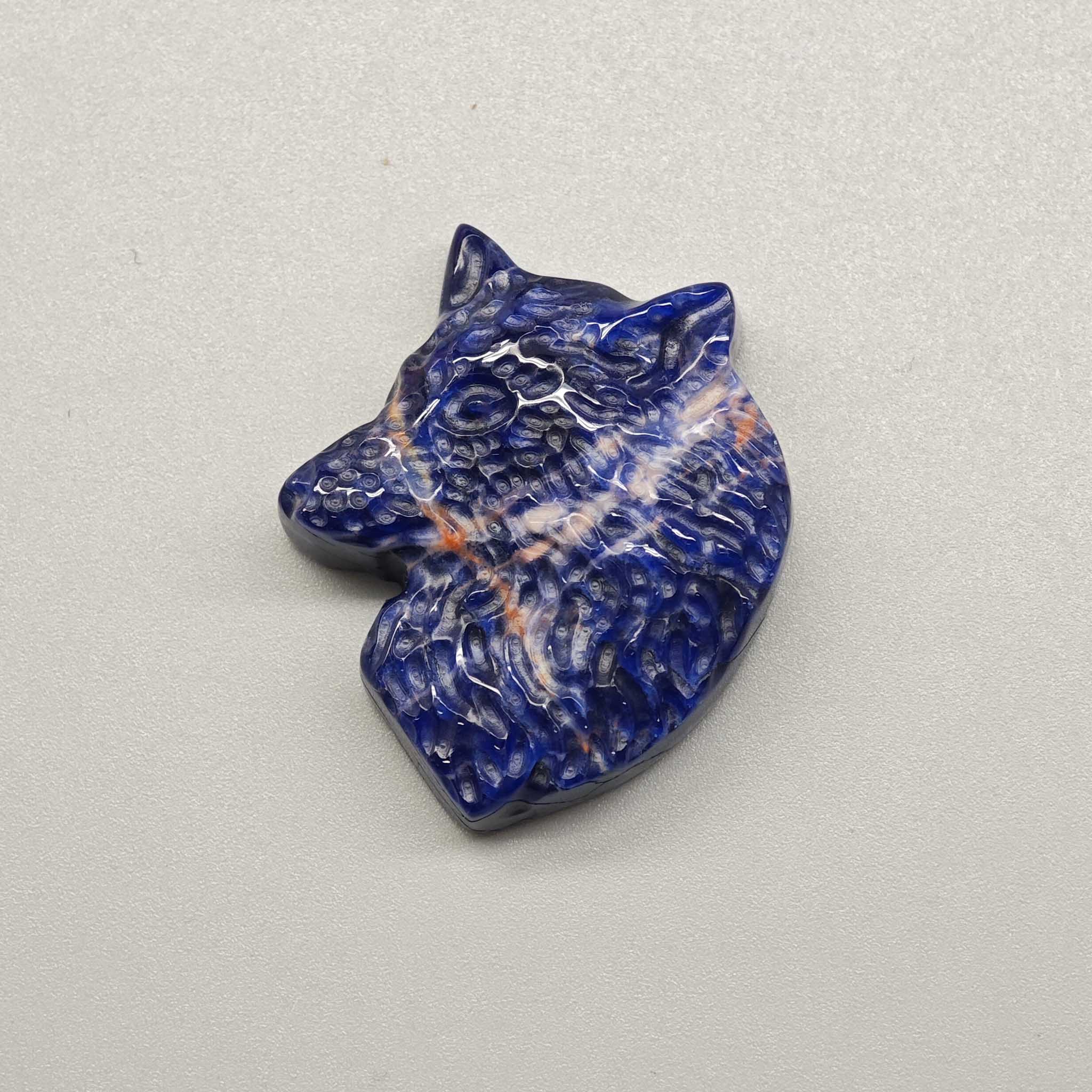 0d7886566fb0164792d4c6df49234c88-1 Sodalite Br Wolf head 10x32x38mm A+