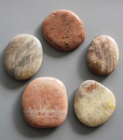 Moonstone Rainbow White Smooth Stone 1.6 inch (0.8-1 x 3.5-4.5cm) A