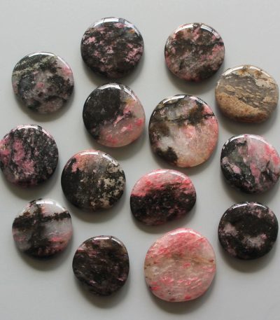 Petal Rhodonite Smooth Stone 1.6 inch (0.8-1 x 3.5-4.5cm) A/B