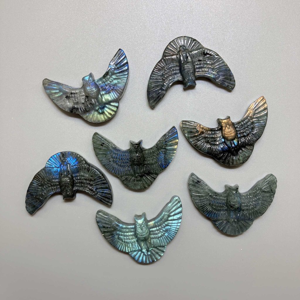 Labradorite Flying Owl 9/10×30×50mm AA