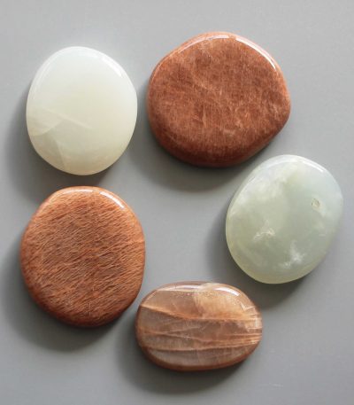 Moonstone Smooth Stone 1.6 inch (0.8-1 x 3.5-4.5cm) A/B