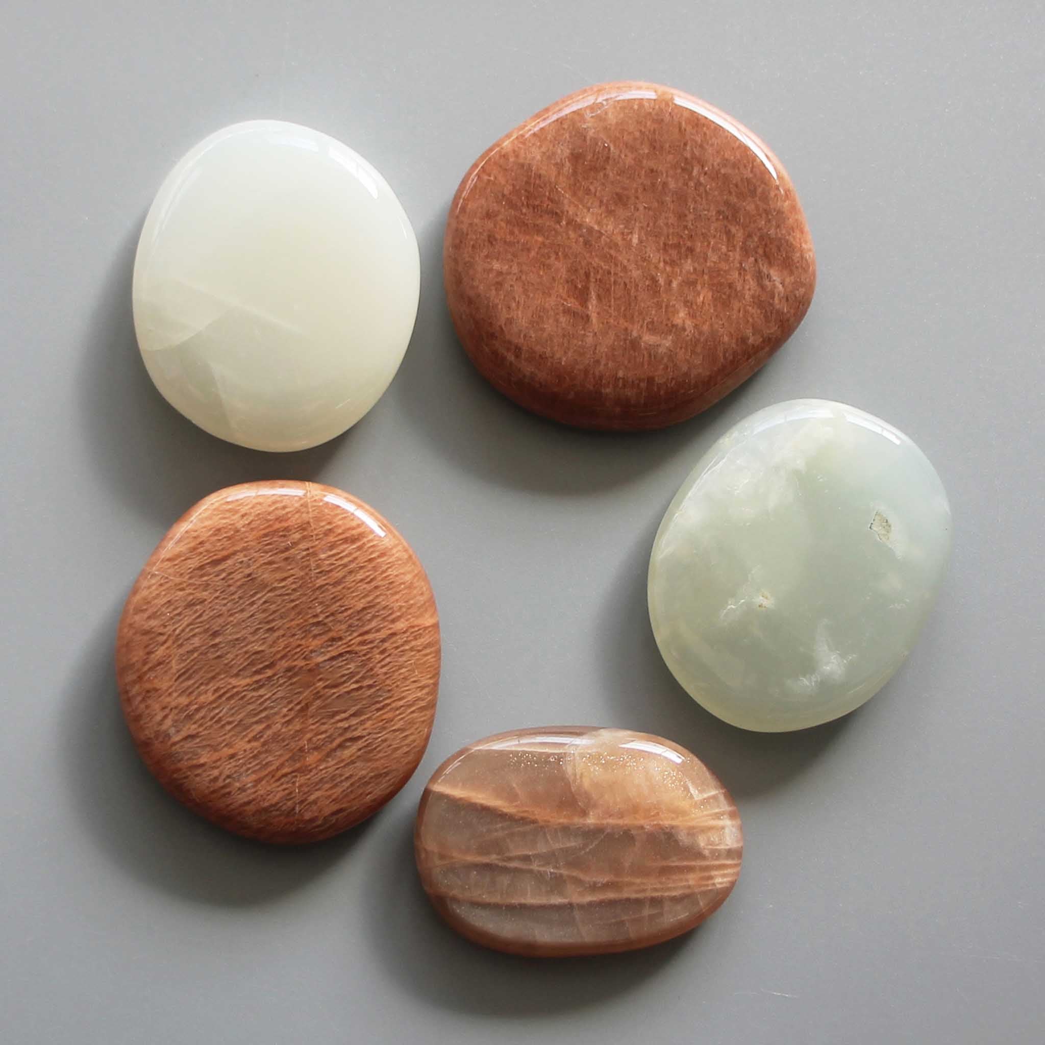 35b6d8c58d69b9d442930da42de76afb-1 Moonstone Smooth Stone 1.6 inch (0.8-1 x 3.5-4.5cm) A/B