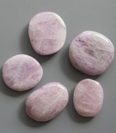 Kunzite Smooth Stone 1.6 inch (0.8-1 x 3.5-4.5cm) A