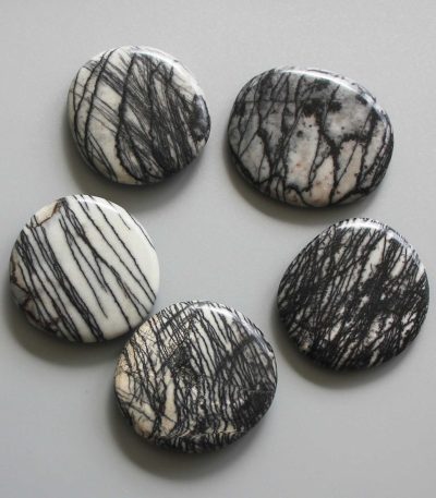 Net Jasper China Smooth Stone 1.6 inch (0.8-1 x 3.5-4.5cm) A