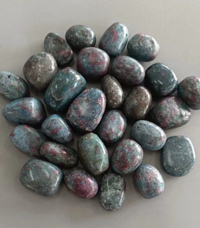 Ruby Fuchsite Tumble Stone 20/30mm A