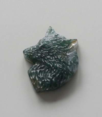 Moss Agate Wolf head 10x32x38mm A+