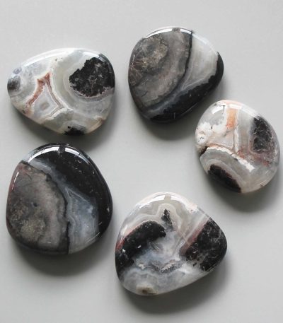 Zebra Lace Agate Smooth Stone 1.6 inch (0.8-1 x 3.5-4.5cm) A/B