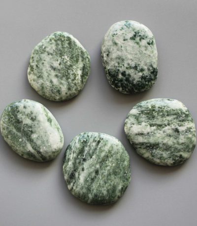 China Jade Green Spot Smooth Stone 1.6 inch (0.8-1 x 3.5-4.5cm) A/B