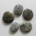 Labradorite Smooth Stone 1.6 inch (0.8-1 x 3.5-4.5cm) A