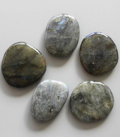 Labradorite Smooth Stone 1.6 inch (0.8-1 x 3.5-4.5cm) A