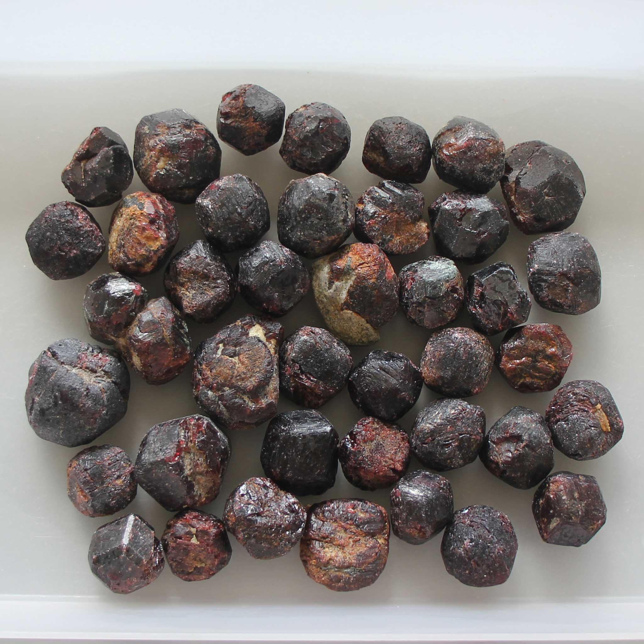 7526216989aff64a33e4c5f5dd6a656e-1 Garnet Rough 15/25mm A/B