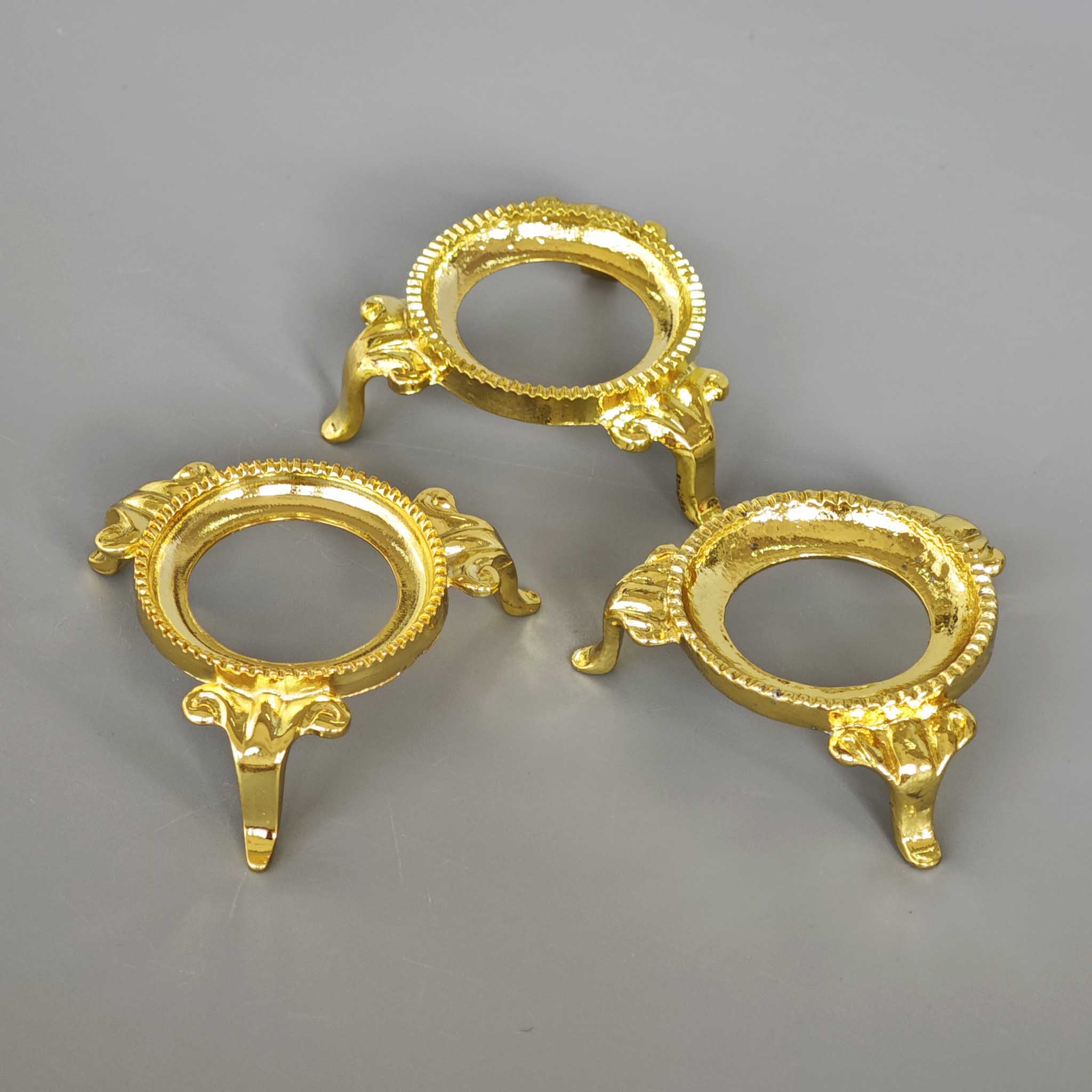 8ebcec33eff4e84442b10d10aa53fde0-1 (Stone TBC) Metal Ball Stand Gold 40mm (Grade TBC)