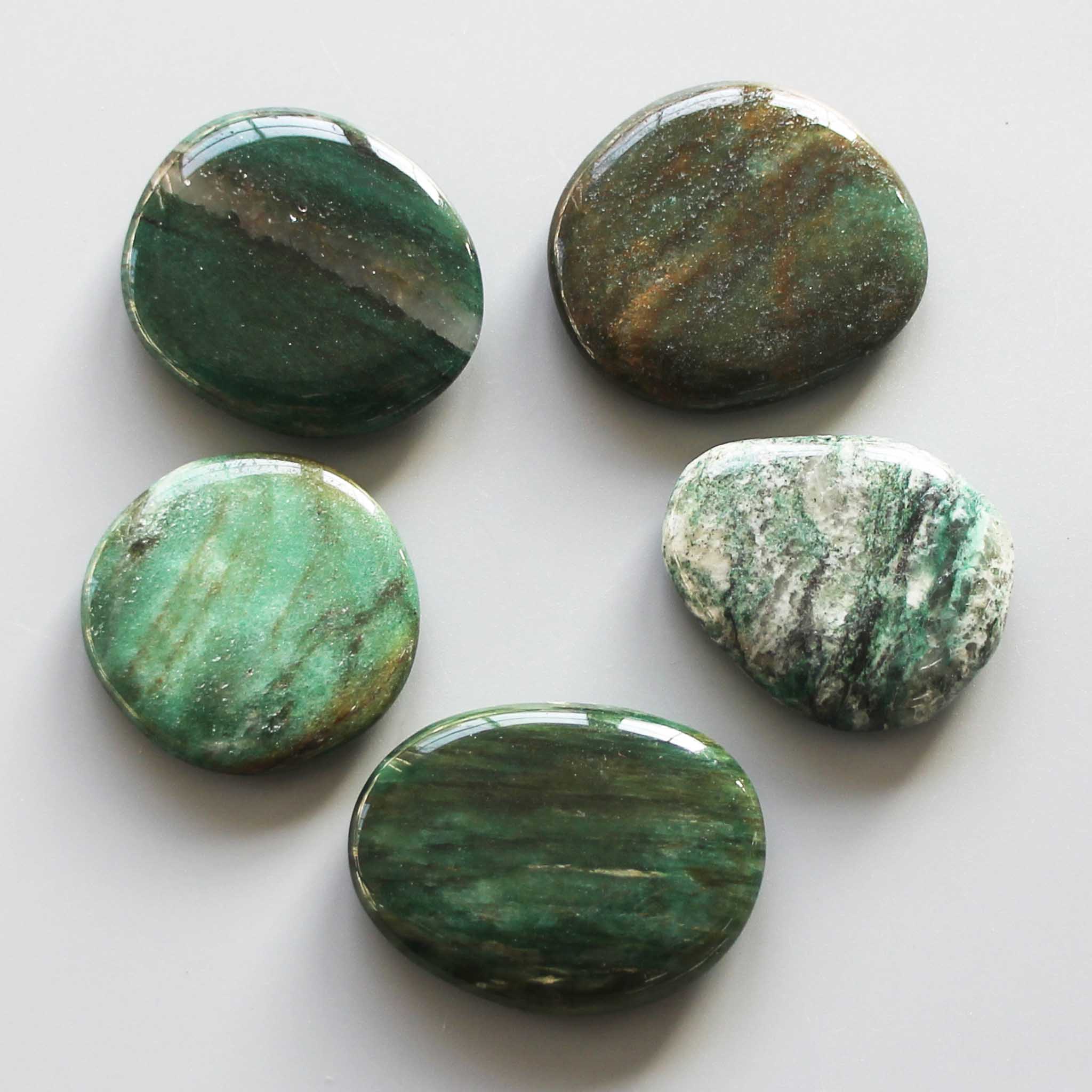 915b7fc8203e57680610ccda749eb40c-1 Green Fuschite Banded Smooth Stone 1.6 inch (0.8-1 x 3.5-4.5cm) A/B