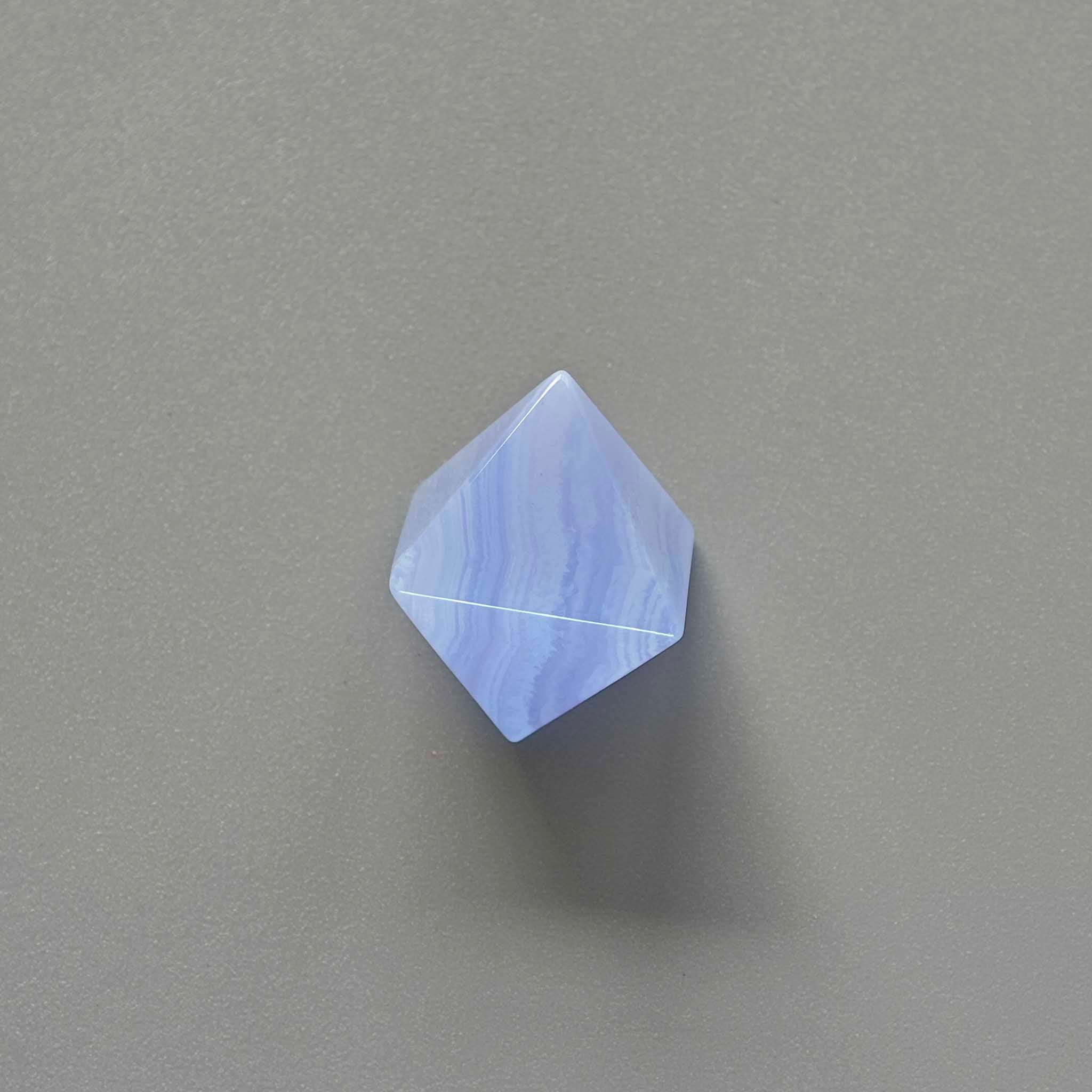 931af85942539ef60d2b4cd9f5231210-1 Blue Lace Agate Octahedron FOD 0.9 inch (2.2-2.5cm) A+/AA