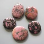 Rhodonite Smooth Stone 1.6 inch (0.8-1 x 3.5-4.5cm) A/A+