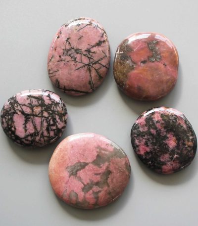 Rhodonite Smooth Stone 1.6 inch (0.8-1 x 3.5-4.5cm) A/A+