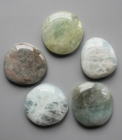 Aquamarine Smooth Stone 1.6 inch (0.8-1 x 3.5-4.5cm) A/B