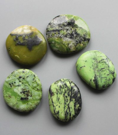 Chrysoprase China Smooth Stone 1.6 inch (0.8-1 x 3.5-4.5cm) A