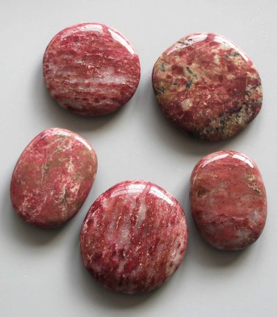 Thulite Smooth Stone 1.6 inch (0.8-1 x 3.5-4.5cm) A/B
