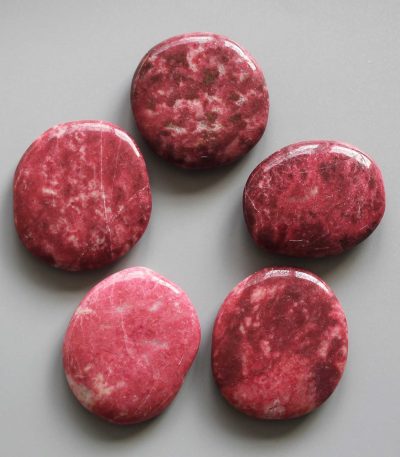 Thulite Smooth Stone 1.6 inch (0.8-1 x 3.5-4.5cm) AA