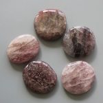 Strawberry Quartz Smooth Stone 1.6 inch (0.8-1 x 3.5-4.5cm) A/B