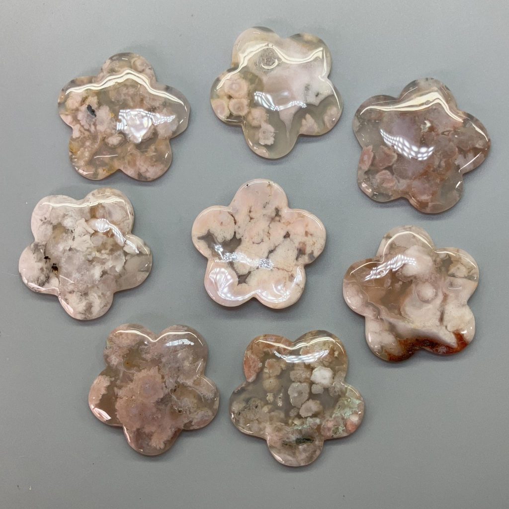 Blossoms Agate Flower Shape Thumb Stone 1.6 inch (0.65 x 4 x 4cm) A