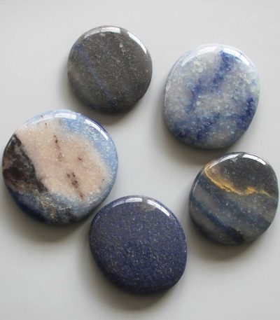 Blue Quartz Smooth Stone 1.6 inch (0.8-1 x 3.5-4.5cm) A/B