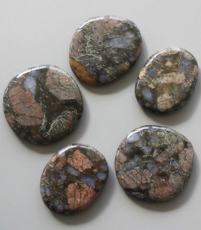 Riolite Smooth Stone 1.6 inch (0.8-1 x 3.5-4.5cm) A
