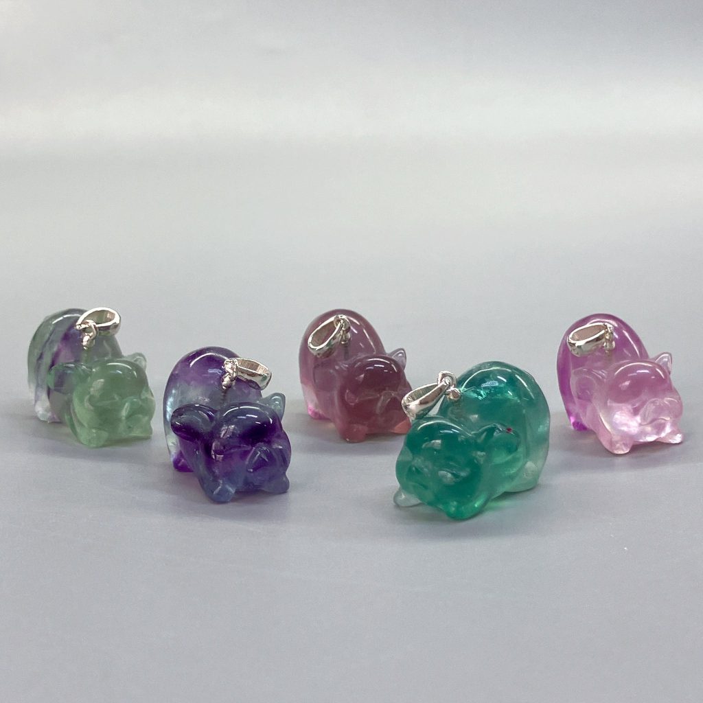 Rainbow Fluorite Stretched Pig P Pendant With Silver 18/22mm A/A+