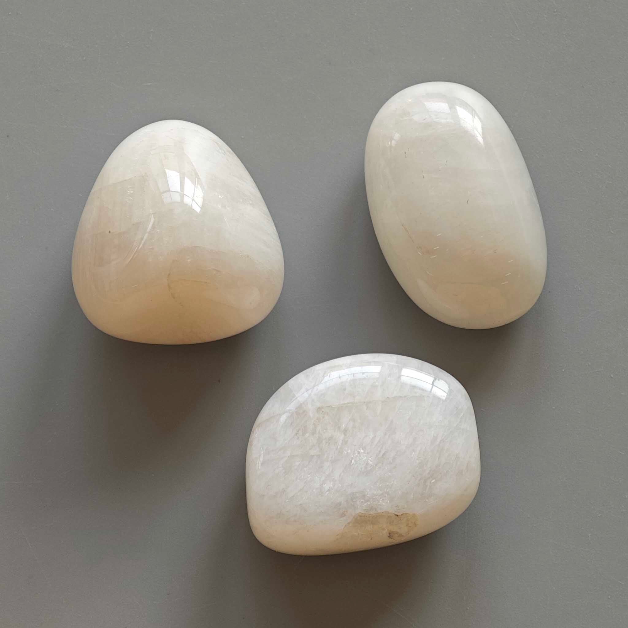 db7dc6ec0c90fca68f28ff780d423c55 Moonstone Rainbow White Tumble Stone 1 inch (2-3cm) A
