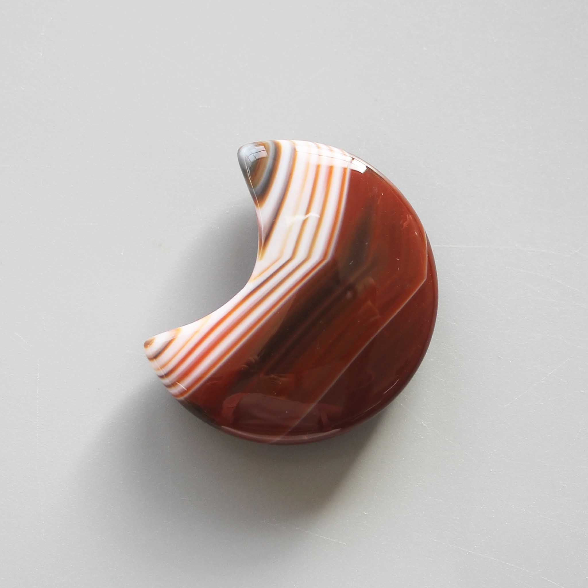 df6d9674a9935bfe1052aeb6b8116e32-1 Carnelian With Stripe Moon 1.4-2 inch (1.5 x 3.5-5cm) A/A+