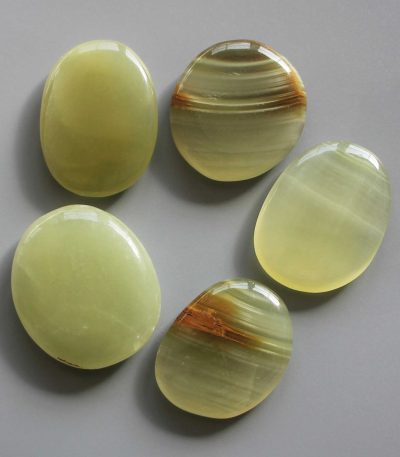 Green Onyx Smooth Stone 1.6 inch (0.8-1 x 3.5-4.5cm) A/A+