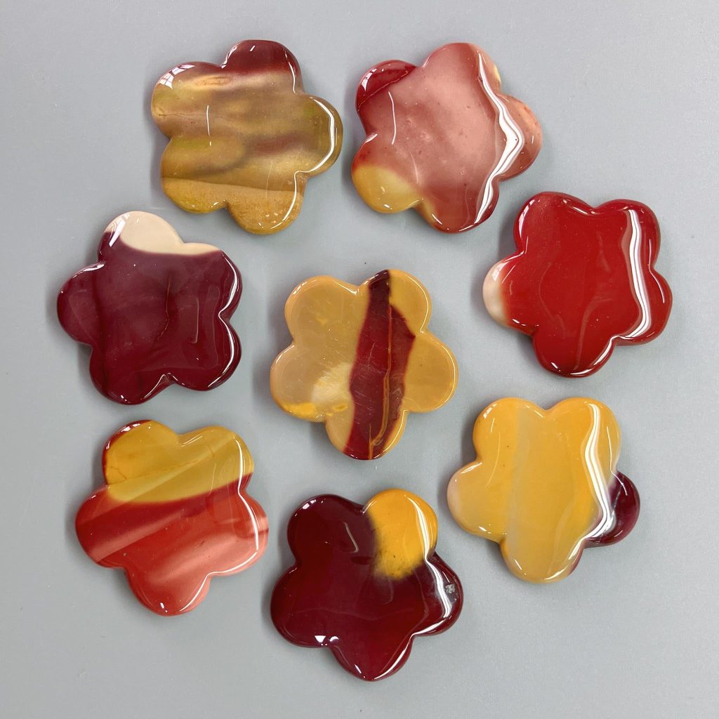 Mookaite Flower Shape Thumb Stone 1.6 inch (0.65 x 4 x 4cm) A