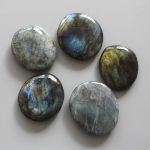 Labradorite Smooth Stone 1.6 inch (0.8-1 x 3.5-4.5cm) A+/AA