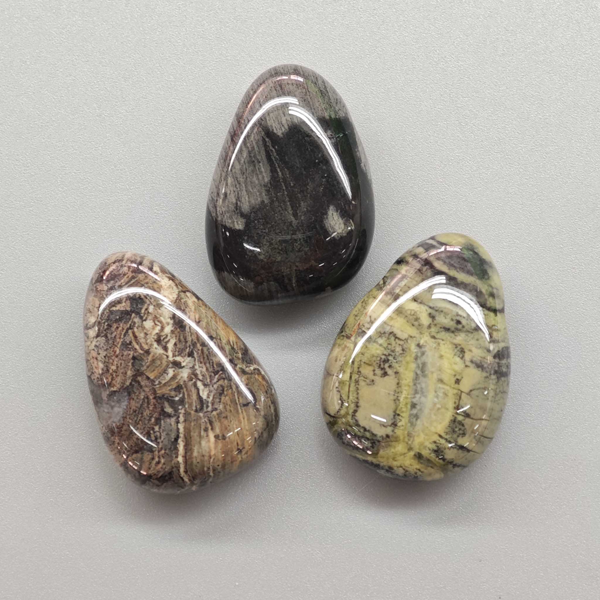 0b09dd92e5955f51309d1a75991c6b36-1 Silver Leaf Jasper Tumble Pendant With Cross Hole 2.5mm 0.8-1.2 inch (2.2-3cm) A