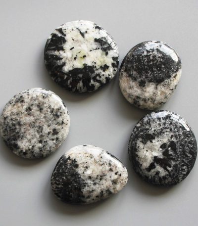 Orbicular Granite Smooth Stone 1.6 inch (0.8-1 x 3.5-4.5cm) A/B