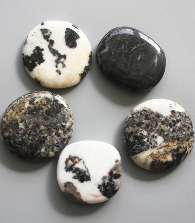 Zebra Jasper Smooth Stone 1.6 inch (0.8-1 x 3.5-4.5cm) A/B