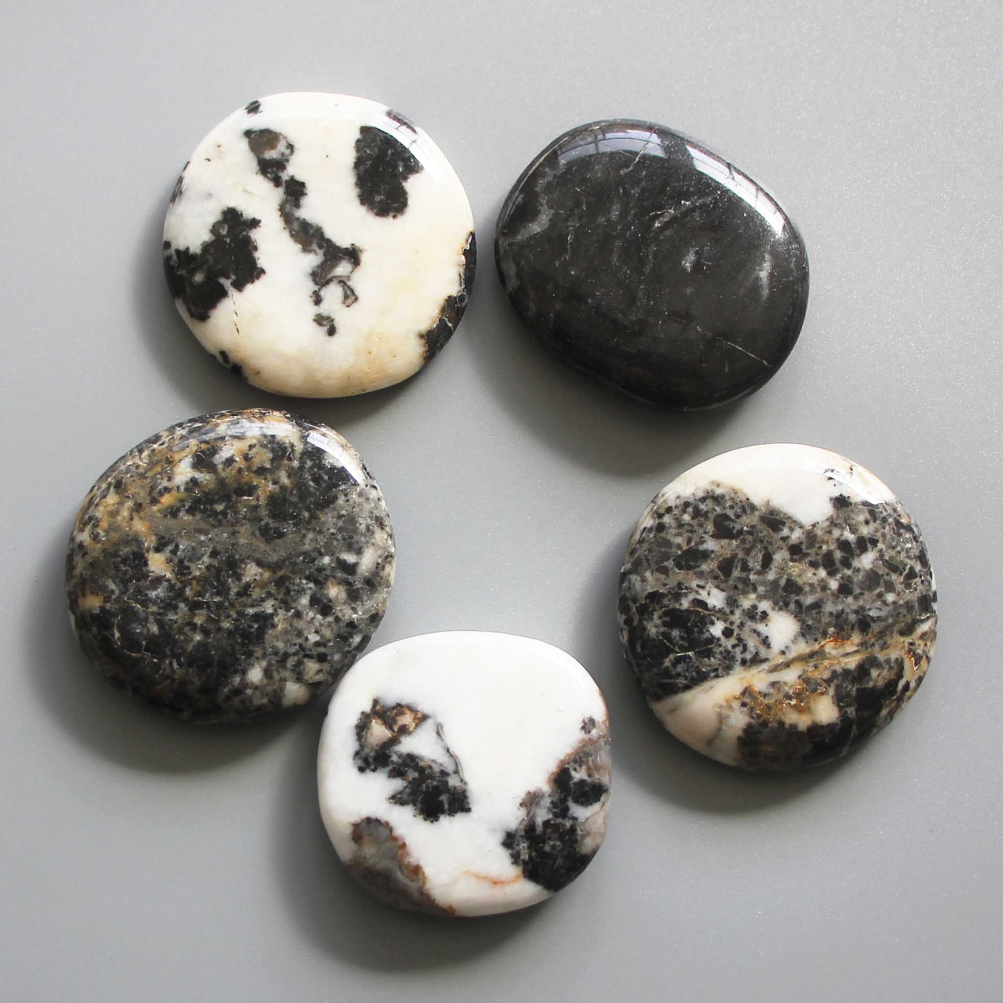 1ffffb406cbf36bcbe229706cec89320 Zebra Jasper Smooth Stone 1.6 inch (0.8-1 x 3.5-4.5cm) A/B