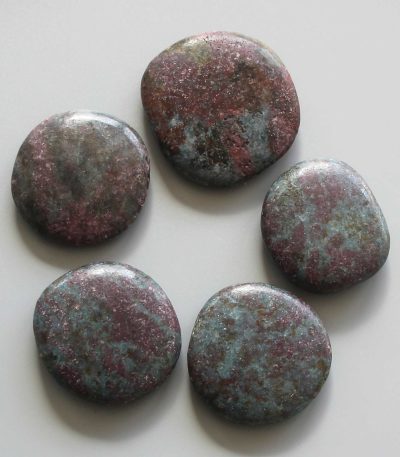 Ruby C Smooth Stone 1.6 inch (0.8-1 x 3.5-4.5cm) A