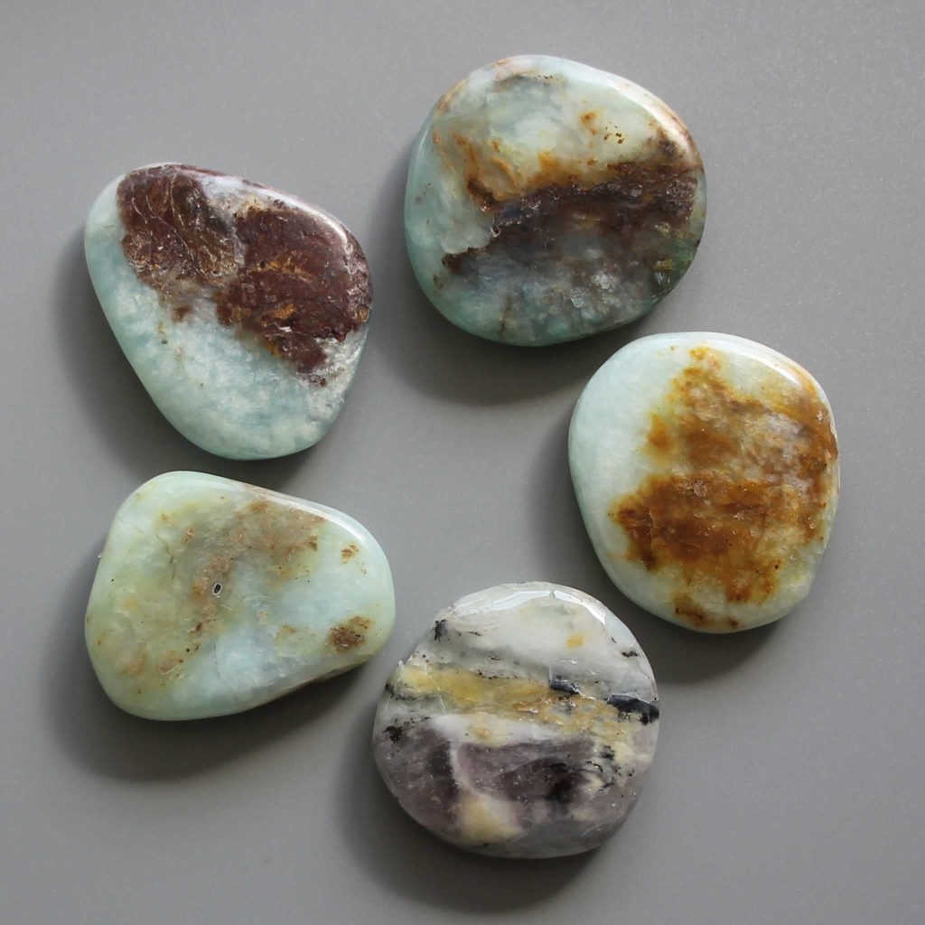 Blue Opal Smooth Stone 1.6 inch (0.8-1 x 3.5-4.5cm) A/B
