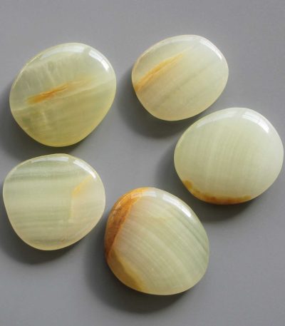 Green Onyx Smooth Stone 1.6 inch (0.8-1 x 3.5-4.5cm) A/B