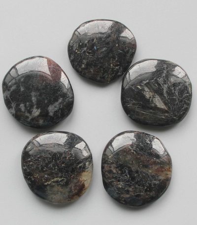 Arfvedsonite Smooth Stone 1.6 inch (0.8-1 x 3.5-4.5cm) A/B
