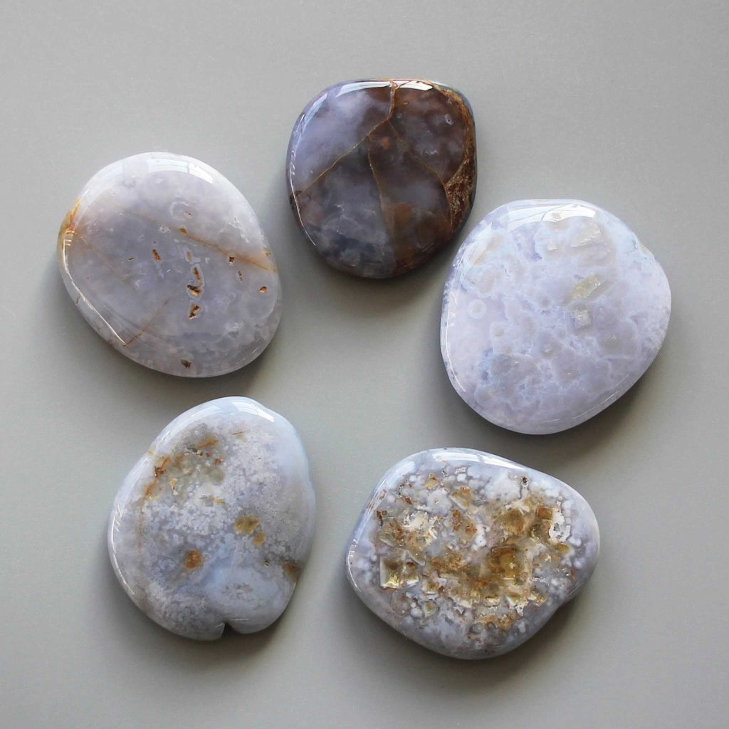 Blue Chalcedony Smooth Stone 1.6 inch (0.8-1 x 3.5-4.5cm) A/B