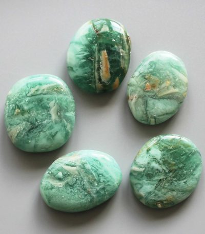 Fluorite Ni Smooth Stone 1.6 inch (0.8-1 x 3.5-4.5cm) A