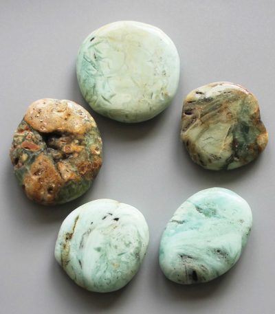Fluorite Ni Smooth Stone 1.6 inch (0.8-1 x 3.5-4.5cm) A/B