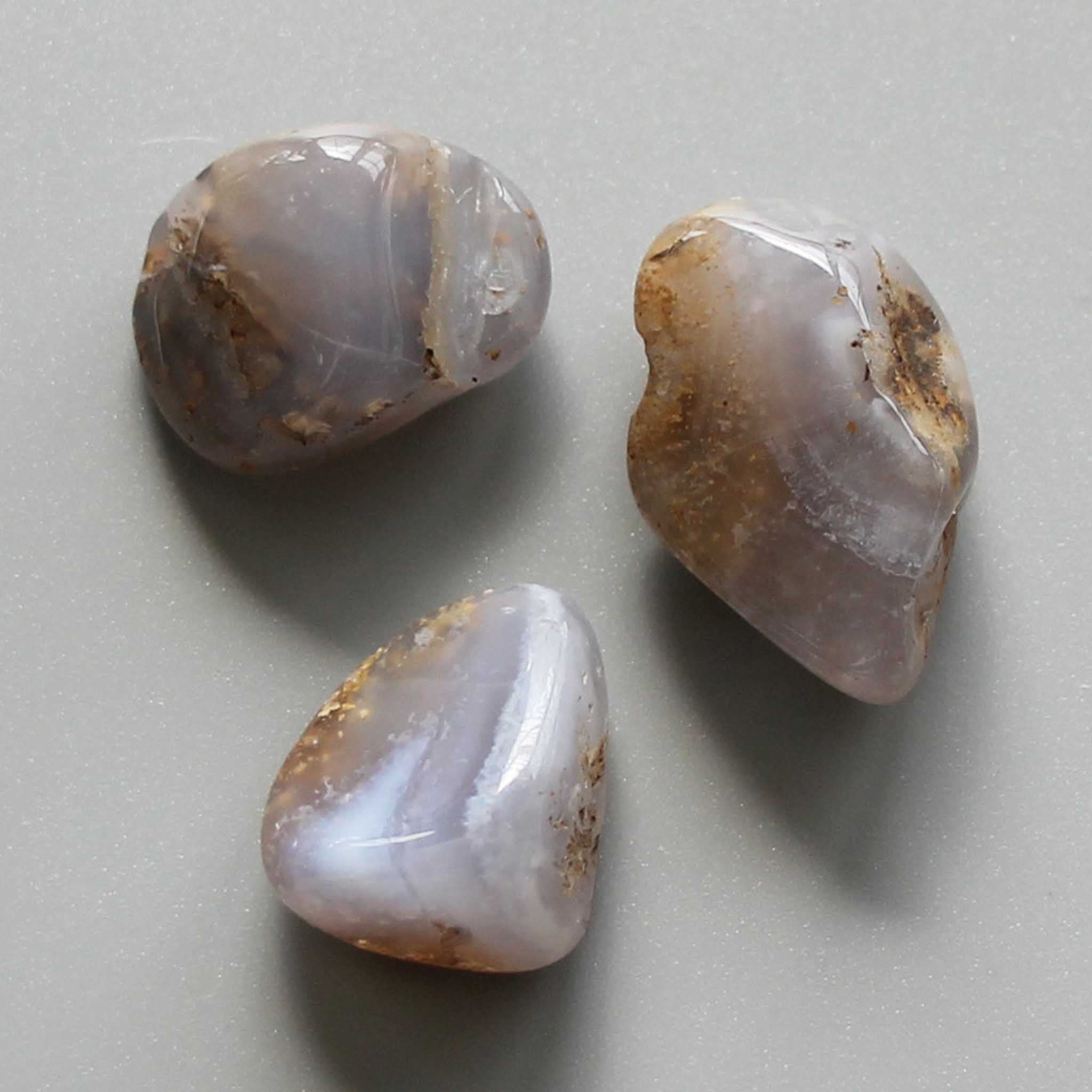 52d0658e23927d36453c06cc0e94e3e7 Blue Chalcedony Tumble Stone 1 inch (2-3cm) B